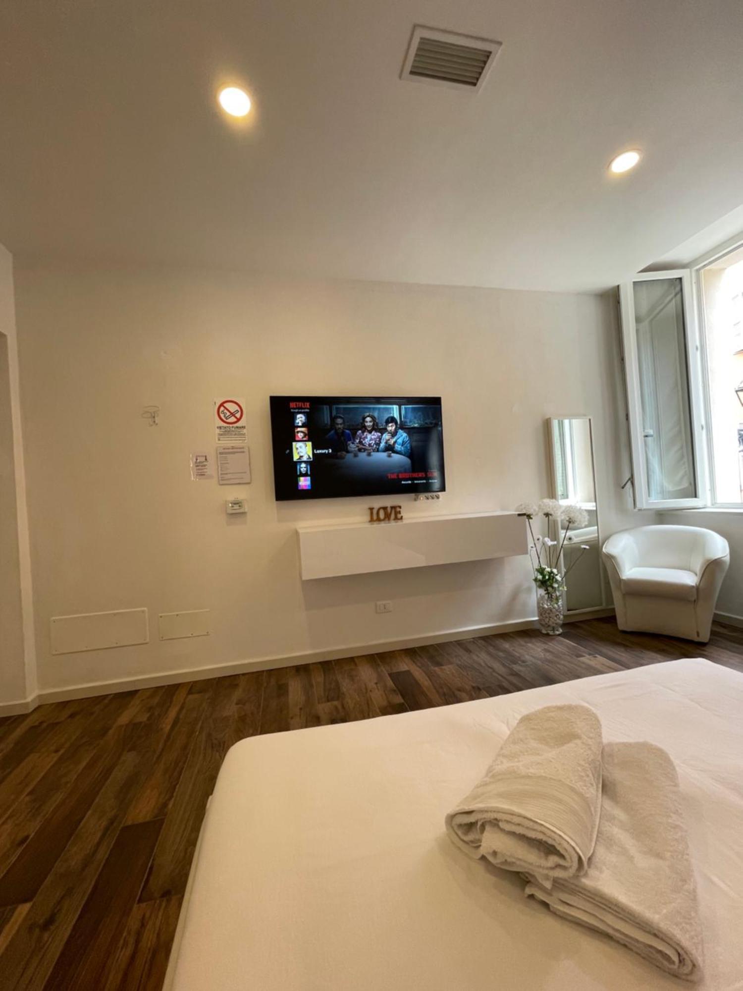 Apartamento Luxury 3 Al Duomo Di Parma Exterior foto