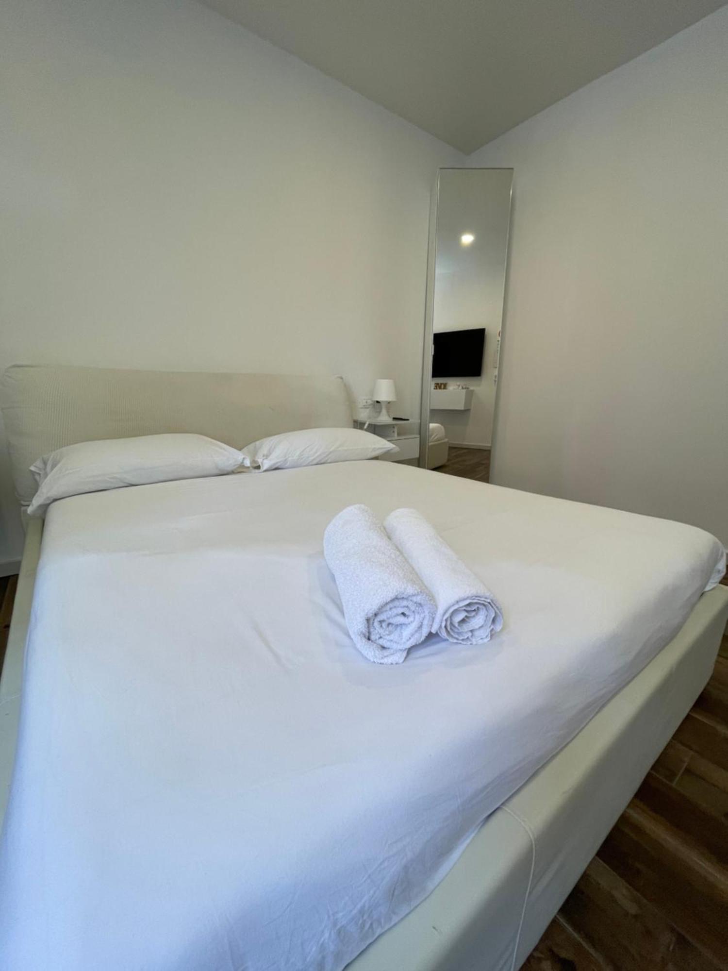 Apartamento Luxury 3 Al Duomo Di Parma Exterior foto